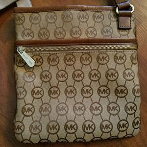 Michael kors cross body purse